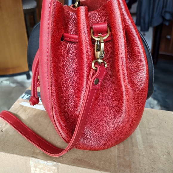 Portland Leather Chili Red Nest Bucket Crossbody Bag - Picture 3 of 6